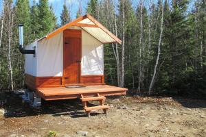 Glamping dans Charlevoix, Québec - Pourvoirie du lac Moreau, Auberge du Ravage