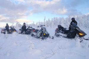 Charlevoix motoneige hors piste - Pourvoirie du lac Moreau, Auberge du Ravage