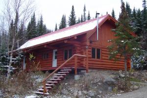 Québec, Charlevoix, chalet de bois rond - Pourvoirie du lac Moreau, Auberge du Ravage