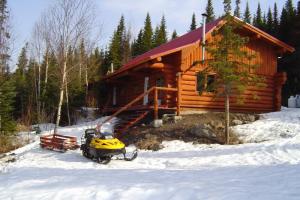 Québec, Charlevoix, chalet de bois rond - Pourvoirie du lac Moreau, Auberge du Ravage